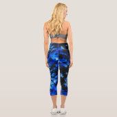Schwarz und Blau Abstrakt Capri Leggings (Rückseite)