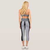 Schwarz und Blau abstrakt Capri Leggings (Rückseite)