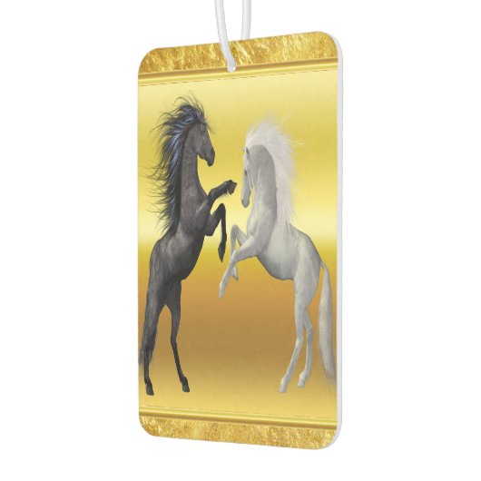 Schwarz und ein weißes Pferd, das kämpft Autolufterfrischer (Links)