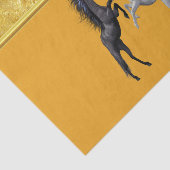 Schwarz und ein weißes Pferd, das kämpft Seidenpapier (Ausschnitt)