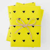 Schwarz und gelb Niedliche, winzige Herzen Minimal Geschenkpapier Set (Beispiel)