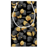 Schwarz und Gold Blätter. Muster Kleine Geschenktüte (Rückseite)