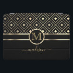 Schwarz und Gold in einem geometrischen Muster iPad Pro Cover<br><div class="desc">iPad Case / Cover für Sie bereit, mit Ihrem Monogramm und Namen zu personalisieren. ⭐ Dieses Produkt ist zu 100% benutzerdefinierbar. Grafiken und Text können gelöscht, verschoben, verändert, verändert, gedreht usw... ⭐ 99% meiner Designs in meinem Geschäft sind in Schichten gemacht. Damit können Sie die Größe und den Text der...</div>