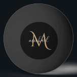 Schwarz und Gold Monogram Elegant Luxury Tischtennisball<br><div class="desc">Klassisch elegantes Design mit Schwarz und Gold mit Monogramm. Die Vorlage wurde Set,  sodass Sie nur Ihren Namen hinzufügen müssen,  um das Design zu vervollständigen. Passendes Zubehör im Lager .</div>