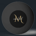 Schwarz und Gold Monogram Elegant Luxury Tischtennisball<br><div class="desc">Klassisch elegantes Design mit Schwarz und Gold mit Monogramm. Die Vorlage wurde Set,  sodass Sie nur Ihren Namen hinzufügen müssen,  um das Design zu vervollständigen. Passendes Zubehör im Lager .</div>