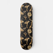 Schwarz und Gold Mushroom Fungi Muster Skateboard (Vorderseite)