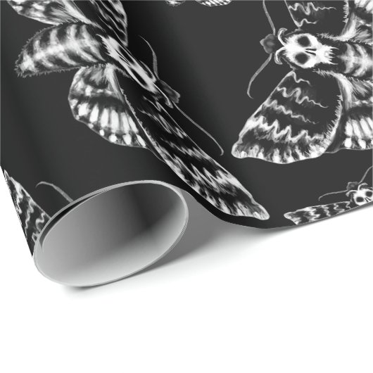 Schwarz und Grau Tote Kopf Hawk Moth Skull Gothic Geschenkpapier (Rolleneckpunkt)