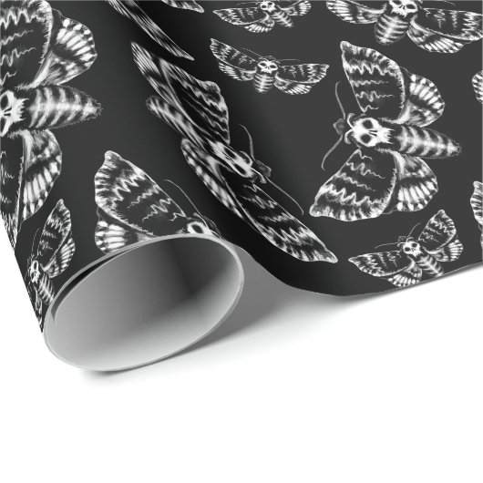Schwarz und Grau Tote Kopf Hawk Moth Skull Gothic Geschenkpapier (Rolleneckpunkt)