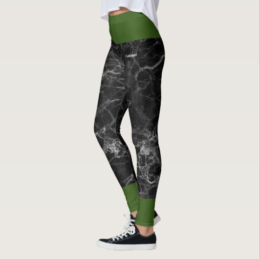Schwarz und Grün Leggings (Links)