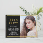 Schwarz und Imitate Gold Geometric Foto Grad Party Einladung (Stehend Vorderseite)