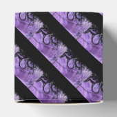 Schwarz und Lila gestrichenes Muster Herz-Liebhabe Geschenkschachtel (Oben)