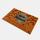 Schwarz und Orange Spooky Typografie Happy Hallowe Fußmatte (Schrägansicht)