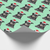 Schwarz und Silberschnauzer mit Weihnachtsmannmütz Geschenkpapier (Ecke)
