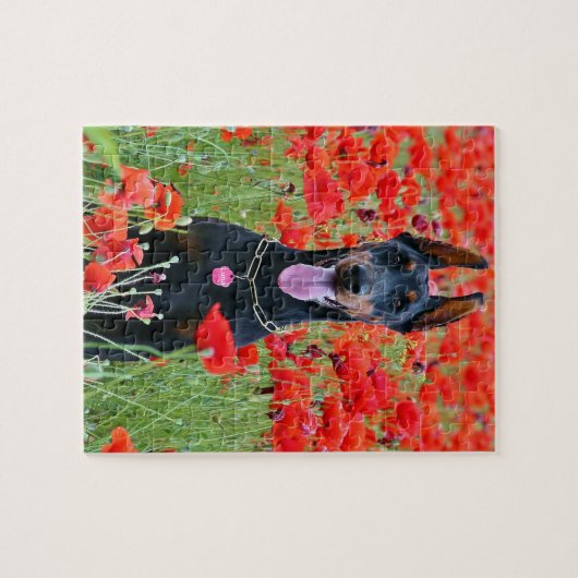 Schwarz und Tan Doberman Pinscher in Roten Blume Puzzle (Horizontal)