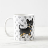 Schwarz und Tan, glatter Coat Chihuahua Dog & Paws Kaffeetasse (Links)