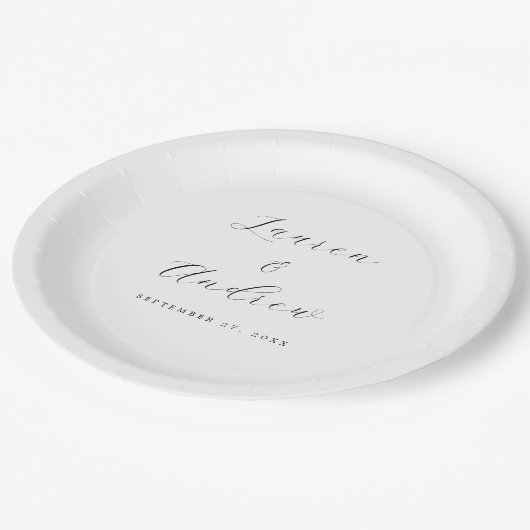 Schwarz und Weiß Elegant Moderne einfache Hochzeit Pappteller (Schrägansicht)