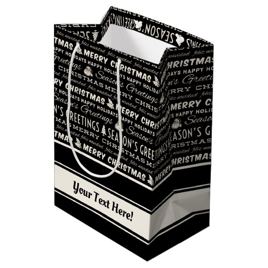 Schwarz und Weiß frohe Weihnachts Retro Typografie Mittlere Geschenktüte (Rückseite Schrägansicht)