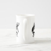 Schwarz und Weiß Kokopelli Südwesten Porzellantasse (Rückseite)