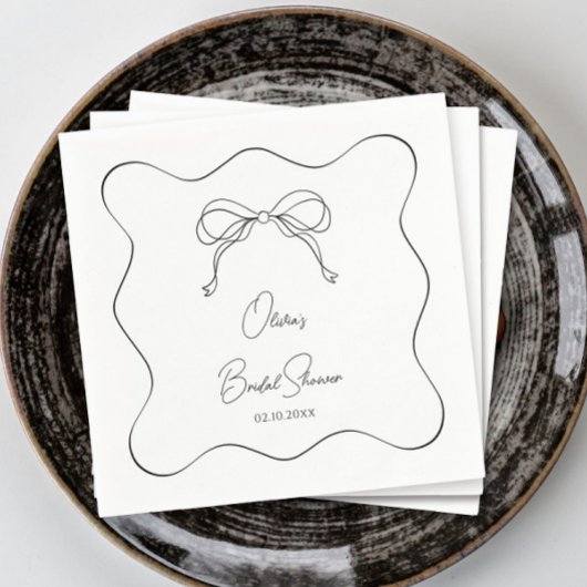 Schwarz und Weiß: Sie bindet das Brautparty des Kn Serviette