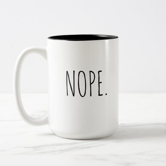 Schwarz und Weiß | Tasse "NOPE" (Links)