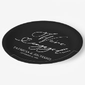 Schwarz und Weiß Wir sind Verlobte Engagement-Part Pappteller (Schrägansicht)