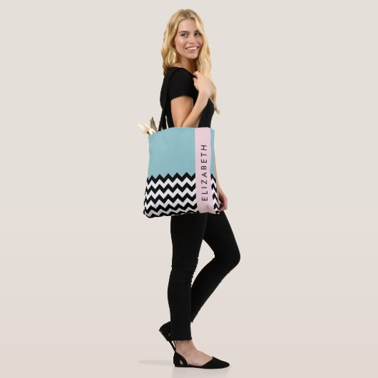 Schwarz und Weiß Zigzag, Zickzack, Blau, Ihr Name Tasche (Am Model)
