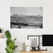 Schwarz-Weiß 1968 Deutsche Winterstadt Bayern Poster (Heimbüro)