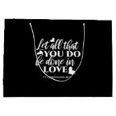 Schwarz & Weiß 1 Korinther 16:14 Bibelverse Kunst Große Geschenktüte (Rückseite)