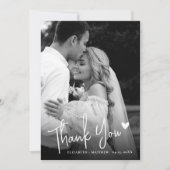 Schwarz-Weiß-2-Foto-Liebesherz-Script-Hochzeit Dankeskarte (Vorderseite)