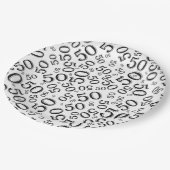 Schwarz/Weiß 50. Geburtstag Zahlenmuster Pappteller (Schrägansicht)