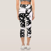 Schwarz-Weiß-Abstraktion Capri Leggings (Rückseite)