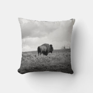Schwarz-Weiß-Amerikanisches Bison Stehend Kissen