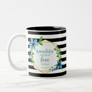 Schwarz-weiß-Aquarell-Blumen-Liebe-Bibelvers Zweifarbige Tasse