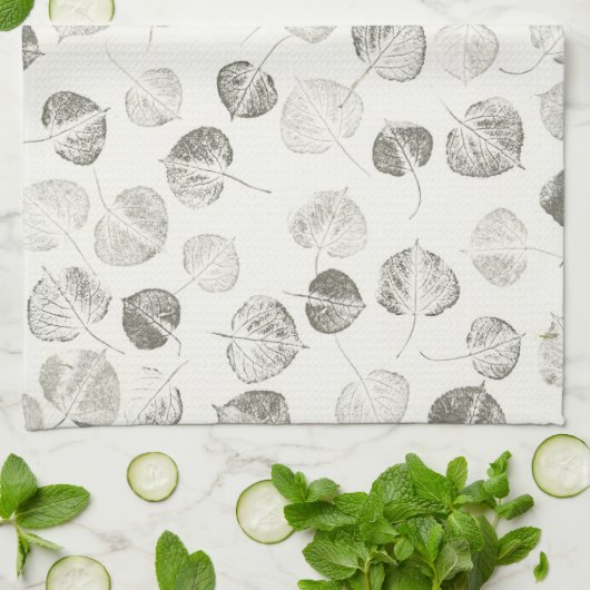 Schwarz-Weiß-Aspen-Blätter Muster © Sandy Long Geschirrtuch (Gefaltet)