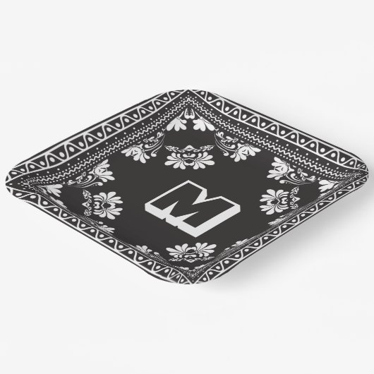 Schwarz-Weiß-Bandana-Design mit Monogramm Pappteller (Gewinkelt)
