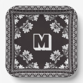 Schwarz-Weiß-Bandana-Design mit Monogramm Pappteller (Vorderseite)