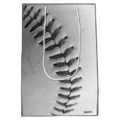Schwarz-Weiß-Baseball Mittlere Geschenktüte (Rückseite)