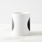 Schwarz-Weiß-Basketball Kaffeetasse (Mittel)