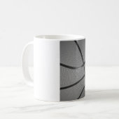 Schwarz-Weiß-Basketball Kaffeetasse (Vorderseite Links)