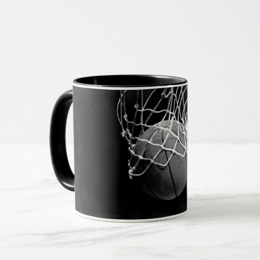 Schwarz-Weiß-Basketball Tasse (Vorderseite Links)