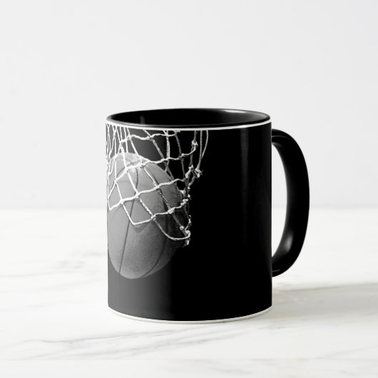 Schwarz-Weiß-Basketball Tasse (VorderseiteRechts)