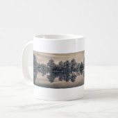 Schwarz-Weiß-Bäume im See Kaffeetasse (Vorderseite Links)