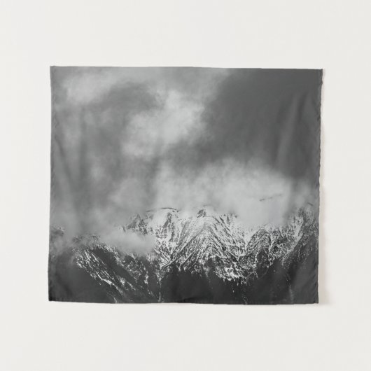 Schwarz-Weiß-Berge in Wolken Wandteppich (Vorderseite (Horizontal))