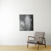 Schwarz-Weiß-Berge in Wolken Wandteppich (Beispiel)