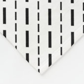Schwarz-Weiß-Bindestriche Fleecedecke (Ecke)