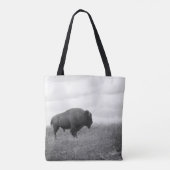 Schwarz-Weiß-Bison auf einem Hügel Tasche (Rückseite)