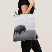 Schwarz-Weiß-Bison auf einem Hügel Tasche (Von Nahem)