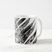 Schwarz-Weiß-Blattdruck Kaffeetasse (VorderseiteRechts)