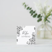 Schwarz-Weiß-Blätter mit Blumen Empfehlungskarte (Stehend Vorderseite)