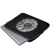 Schwarz-Weiß-Blume 10 Laptopschutzhülle (Vorne Knopf)